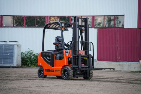 Вилочный погрузчик Sibtrike SF4 Light 20.3LA 2000 кг